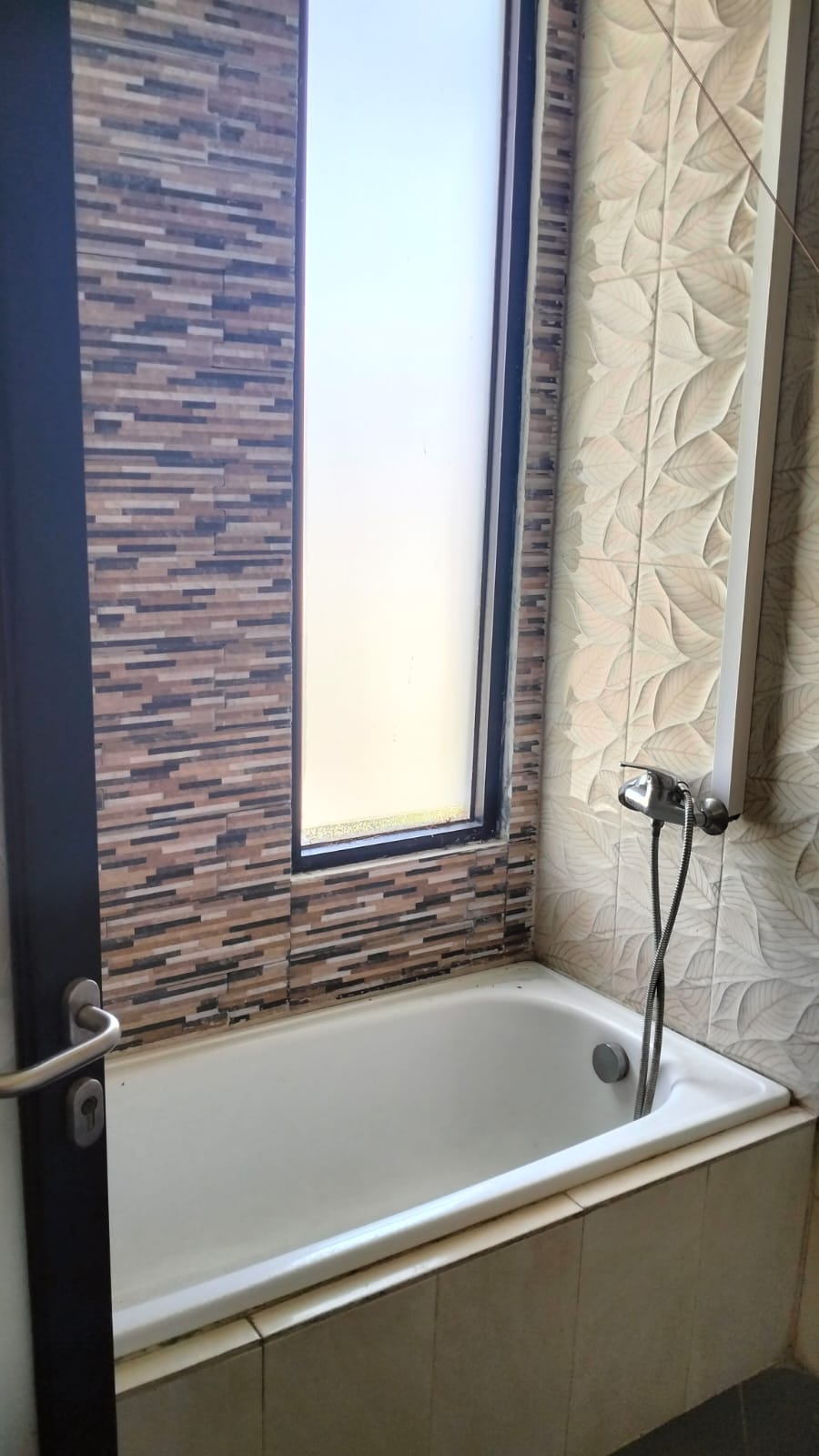 Rumah disewakan fully furnished di Taman Simpruk Lippo Cikarang